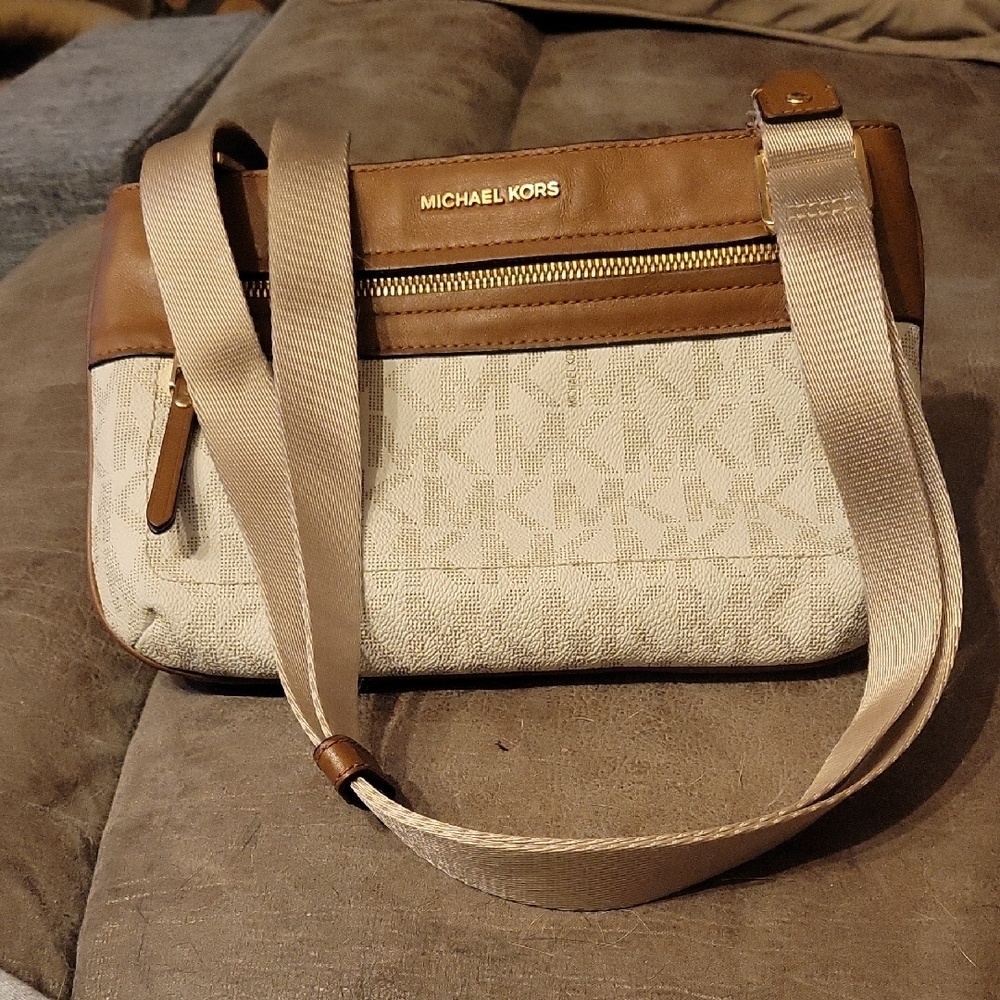 Michael Kors Jet Set Sport Large East West Crossbody Vanilla and Brown